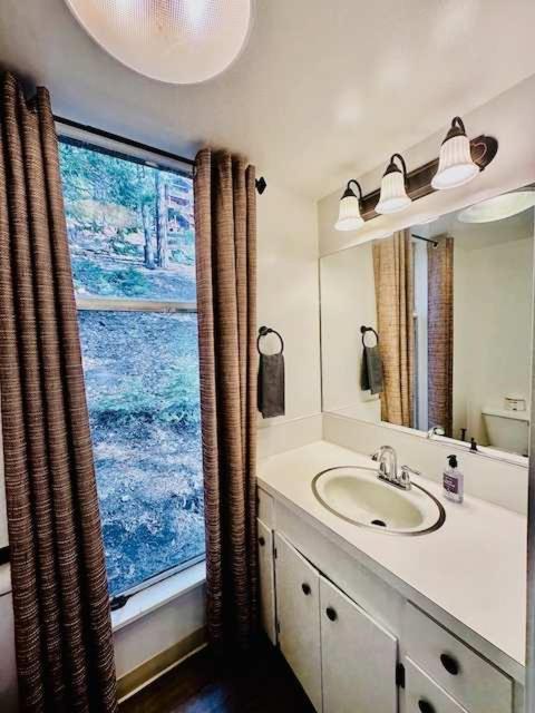 Views Inside Yosemite-Timber Lodge-Sleeps 6 Yosemite West Buitenkant foto